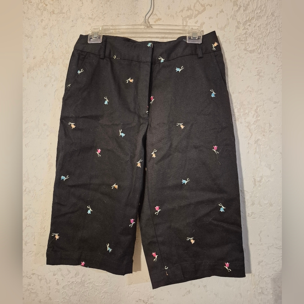 Briggs New York Women's Dressy Shorts Size 8, NWT